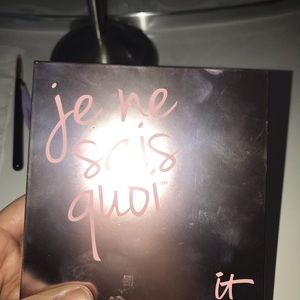 It Cosmetics Je me suis qui face pallet